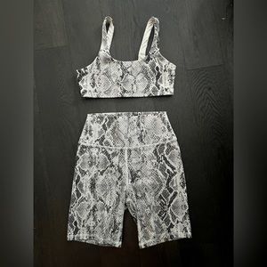 Alo Yoga High Rise Python Print Vapor Biker Shorts & Bra Top Set - XS